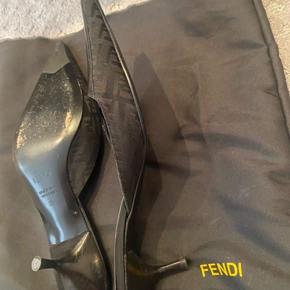 Fendi kitten heels - Picture 3 of 5